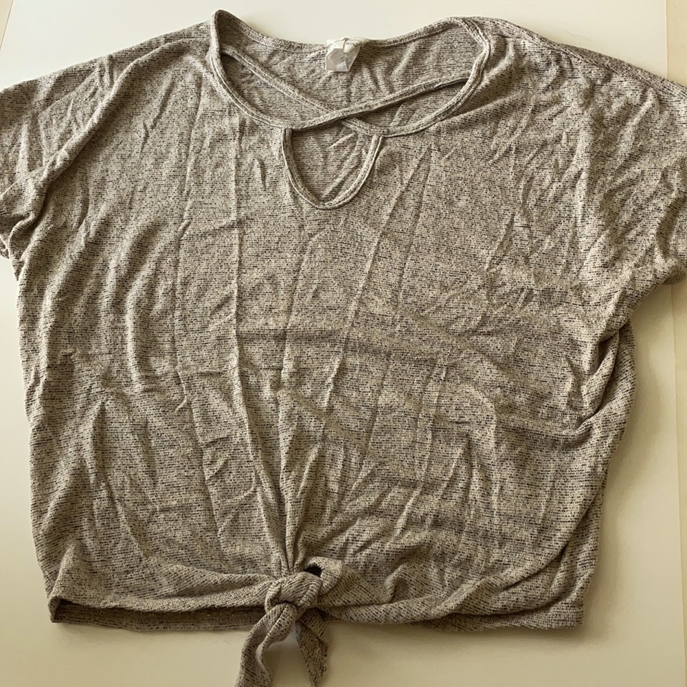 Women’s top with tie